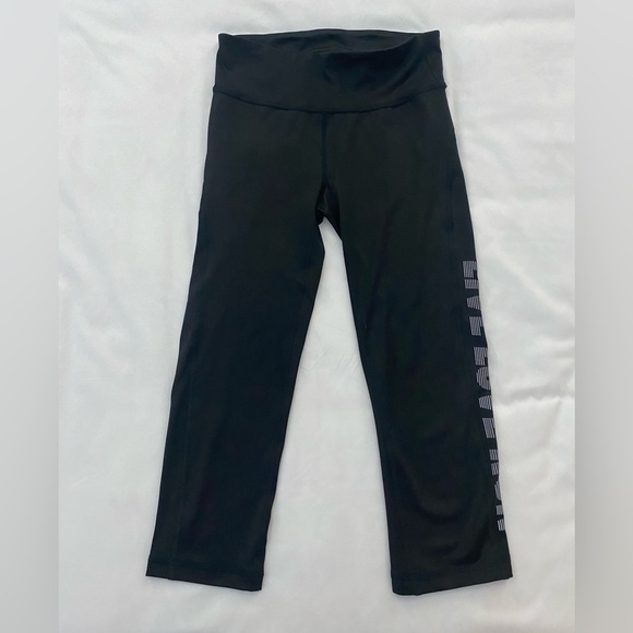 Aeropostale Pants - Women’s Live Love Dream Black Capri Pants. Size Small